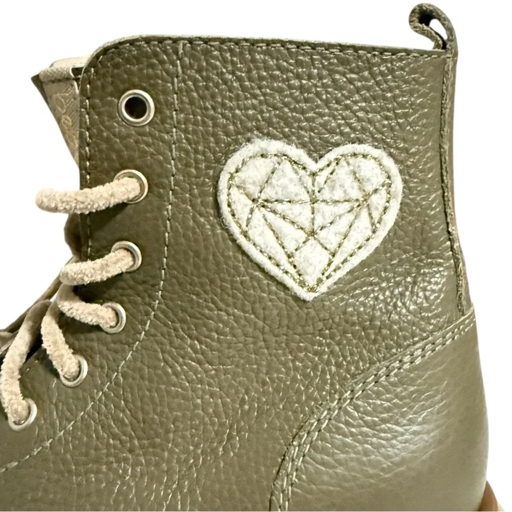 BEBERLIS Booties Kids Olive Heart Patch Leather Size 13/ EU 30 NWT